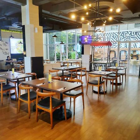 Maxonehotels.Com At Tidar Surabaya Exteriör bild