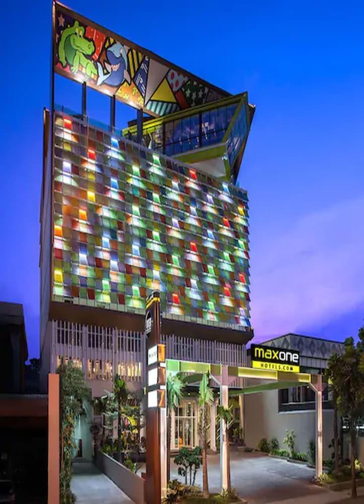 Maxonehotels.Com At Tidar Surabaya Exteriör bild