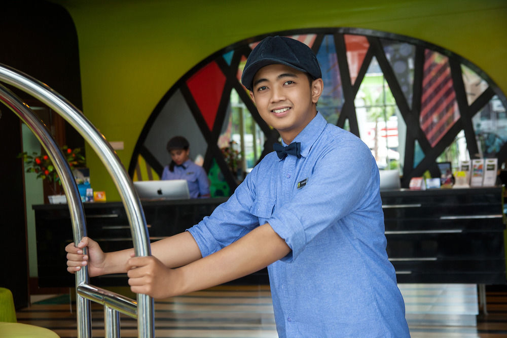 Maxonehotels.Com At Tidar Surabaya Exteriör bild