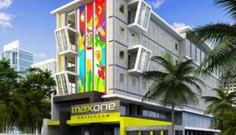 Maxonehotels.Com At Tidar Surabaya Exteriör bild