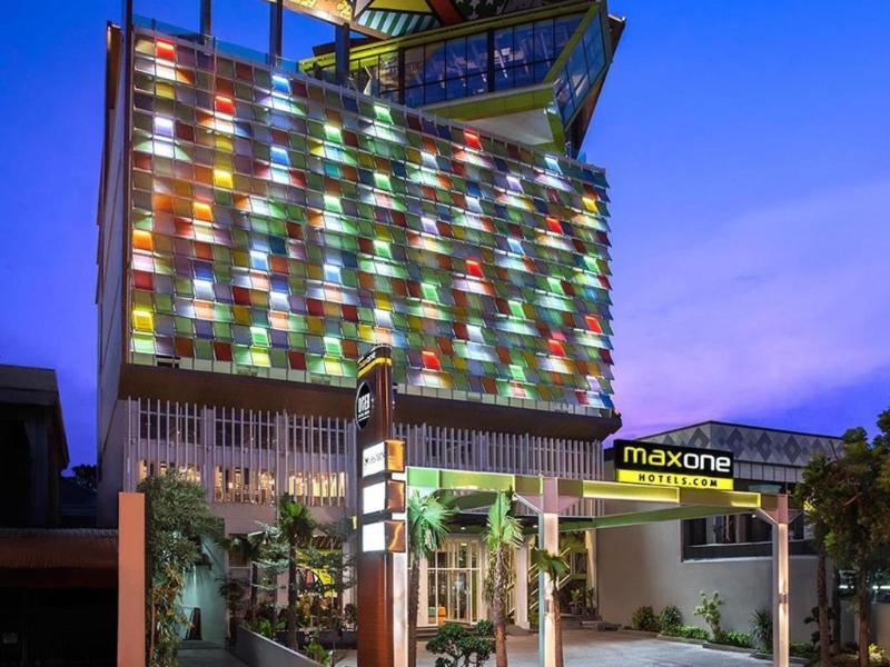 Maxonehotels.Com At Tidar Surabaya Exteriör bild