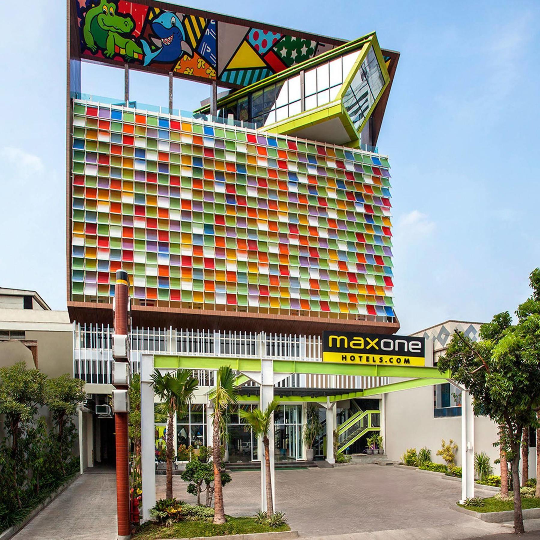 Maxonehotels.Com At Tidar Surabaya Exteriör bild