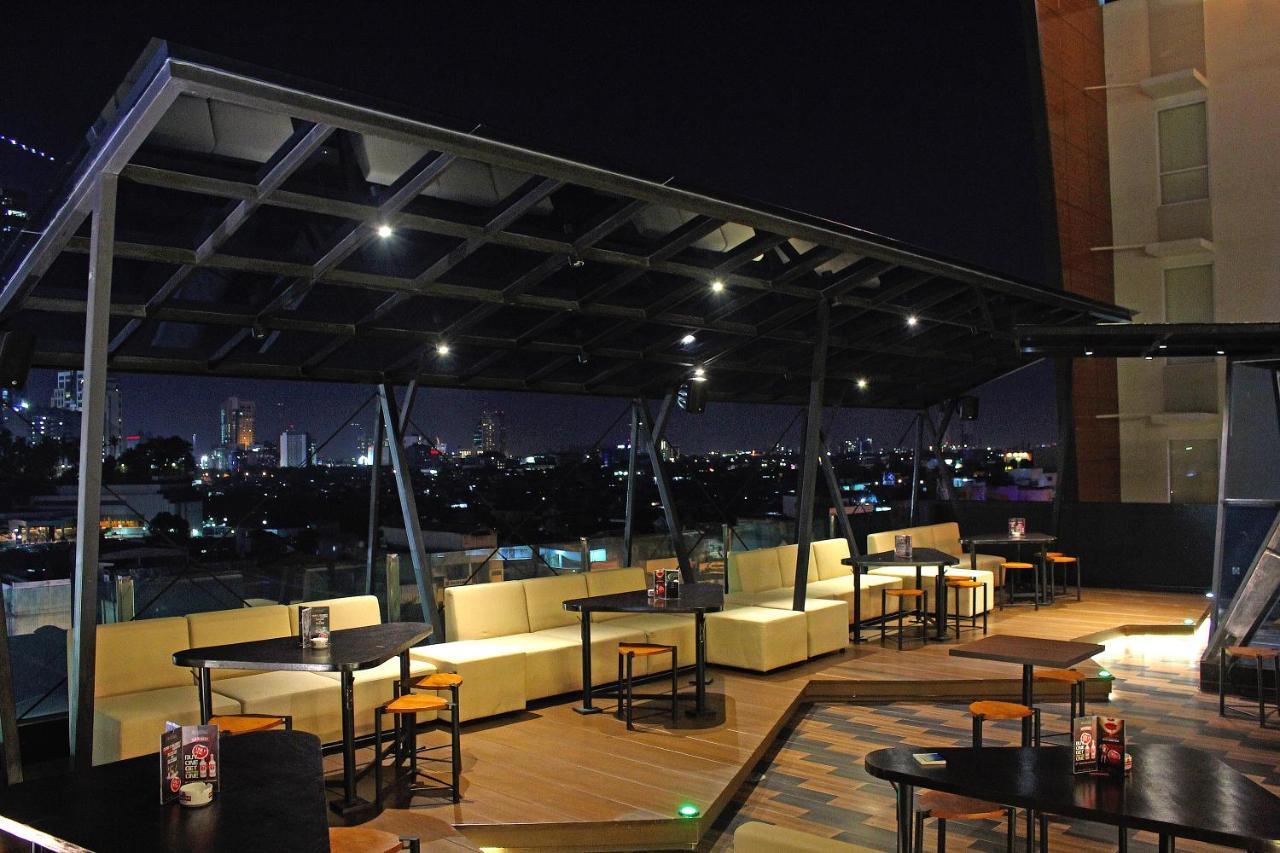 Maxonehotels.Com At Tidar Surabaya Exteriör bild
