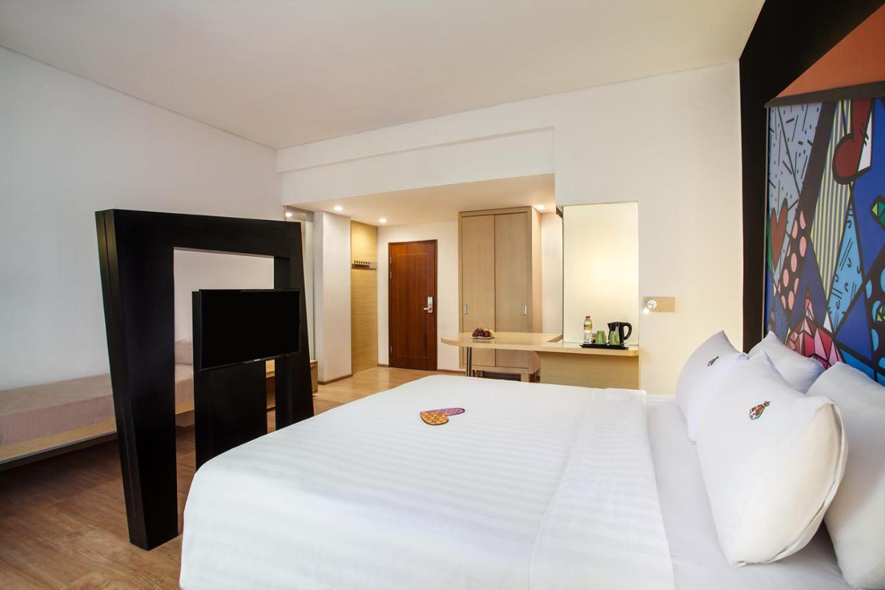 Maxonehotels.Com At Tidar Surabaya Exteriör bild
