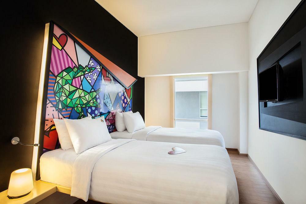 Maxonehotels.Com At Tidar Surabaya Exteriör bild